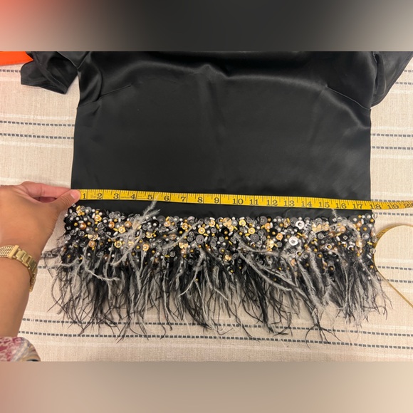 St. John Satin Hand Beaded With Black & White Feathers Top Size S - Picture 6 of 10